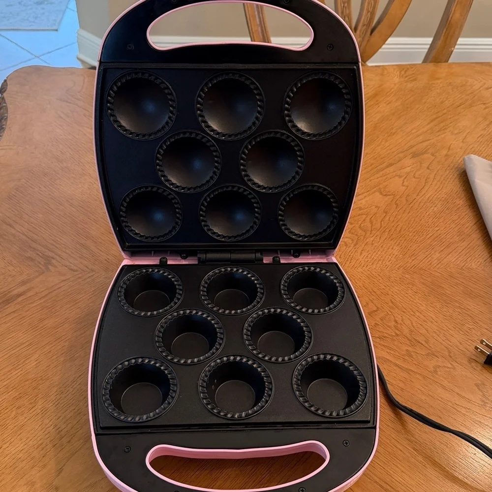 Babycakes Cupcake Maker - 8 Cupcakes